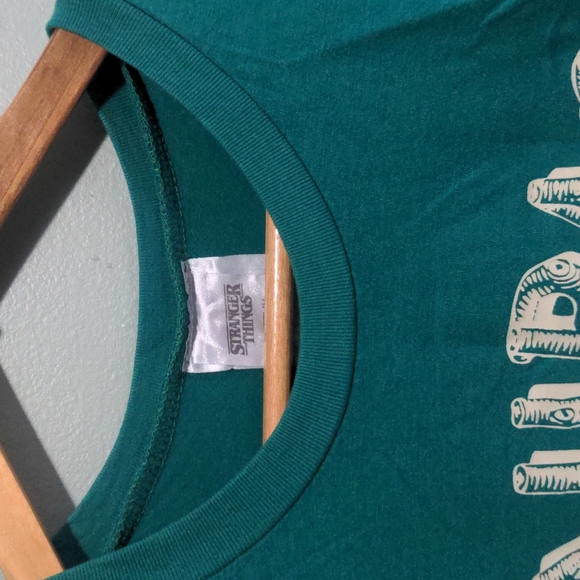 Stranger things men's small t shirt green - Picture 2 of 3